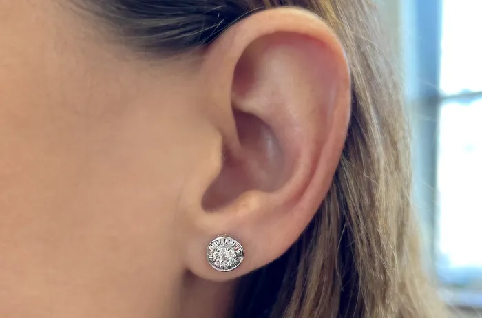 Albert Hern Earrings Earrings 18kt Gold Baguette Round Diamonds One Halo Pizza Albert Hern Earrings Earrings 18kt Gold Baguette Round Diamonds One Halo Pizza